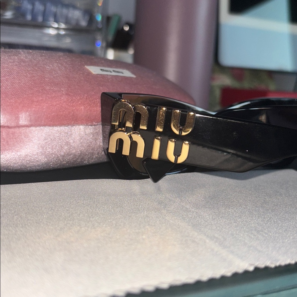 Miu Miu Glimpse Sunglasses SMU09W - Picture 6 of 9